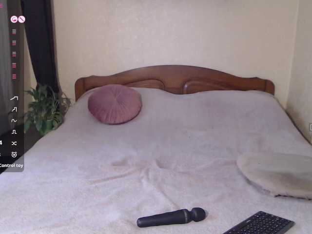 mellannie8 from BongaCams