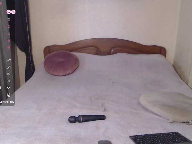 mellannie8's BongaCams show and profile