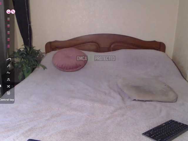 mellannie8's BongaCams show and profile