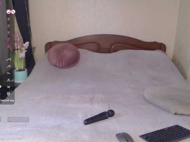 mellannie8's BongaCams show and profile