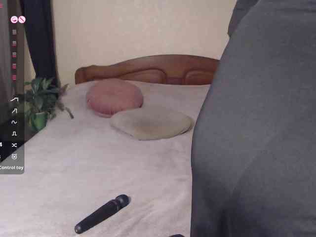 mellannie8 Live Webcam on BongaCams