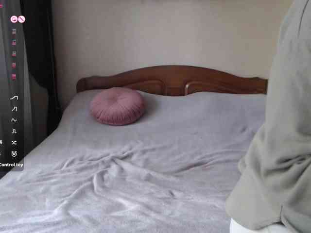 mellannie8 Live Webcam on BongaCams