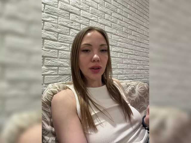 le modèle KitFox est en webcam porno dans un show sur le site bongacams, il possède les tags suivants: White/Caucasian,Blonde,Shaved