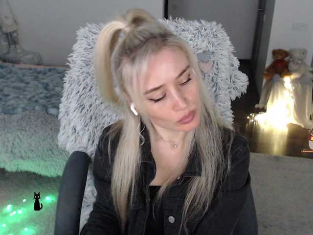 xyliganka777's BongaCams show and profile