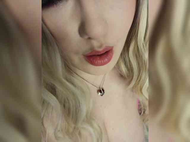 LaraMoon webcam