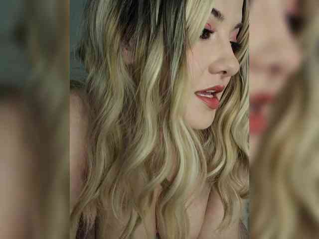 LaraMoon webcam