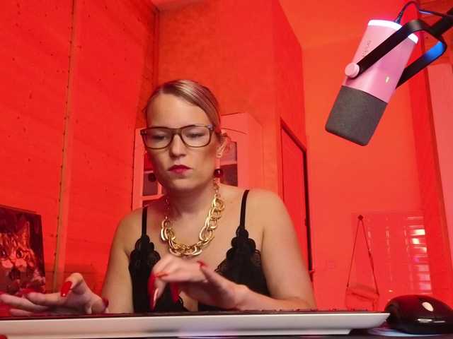 sweeteve050's BongaCams show and profile