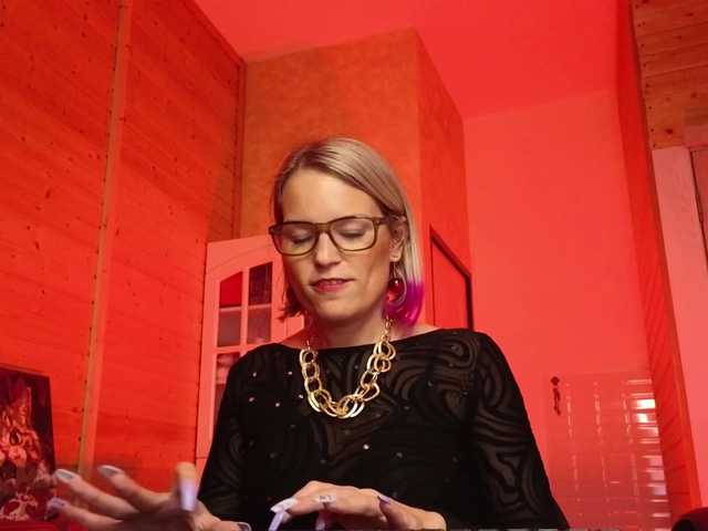 sweeteve050's BongaCams show and profile