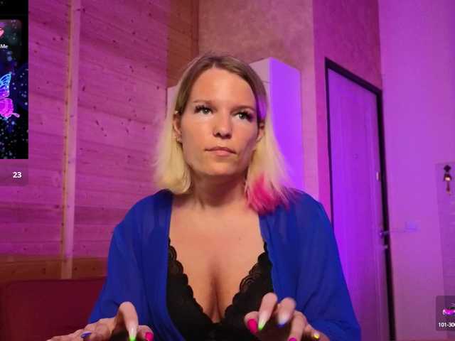 Findom_Lady_Shine webcam