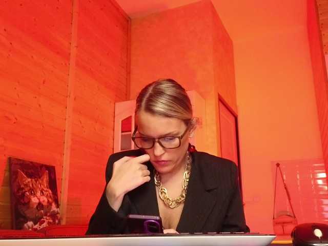 sweeteve050's BongaCams show and profile