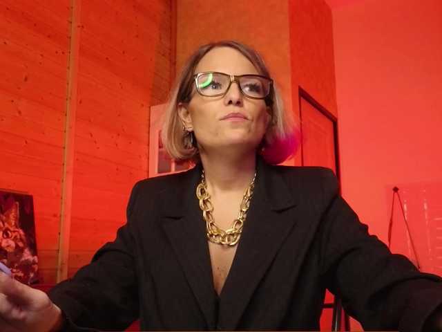 sweeteve050's BongaCams show and profile