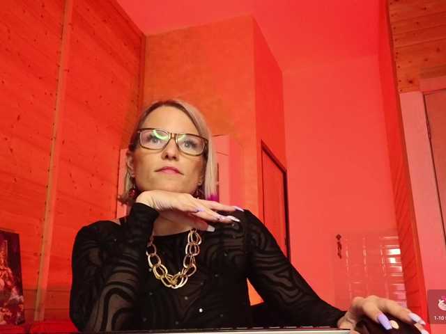 sweeteve050's BongaCams show and profile