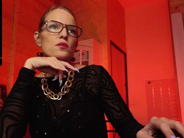 sweeteve050's BongaCams show and profile