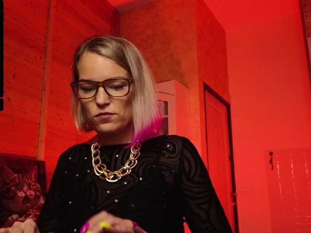 sweeteve050's BongaCams show and profile