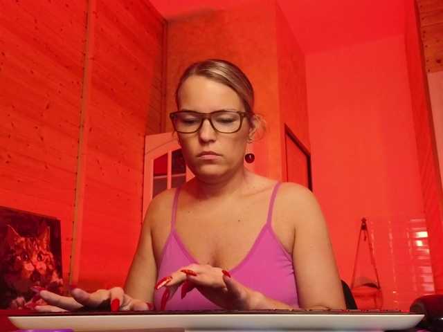 sweeteve050's BongaCams show and profile
