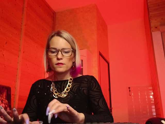 sweeteve050's BongaCams show and profile