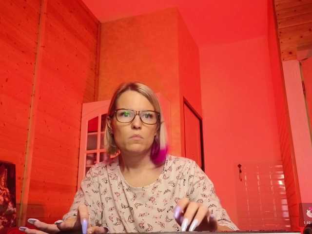 sweeteve050's BongaCams show and profile