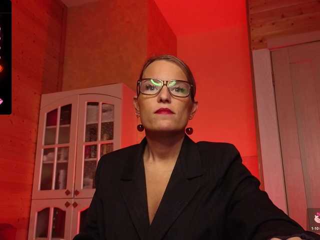 sweeteve050's BongaCams show and profile