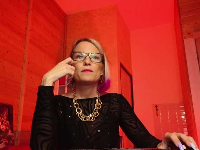 sweeteve050's BongaCams show and profile