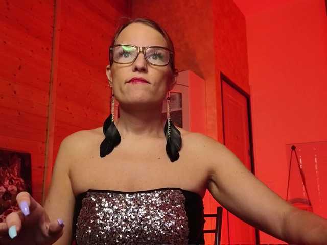 sweeteve050's BongaCams show and profile