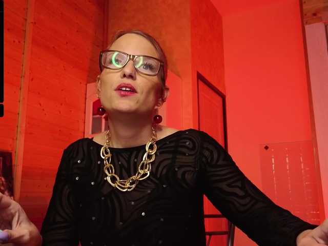 sweeteve050's BongaCams show and profile