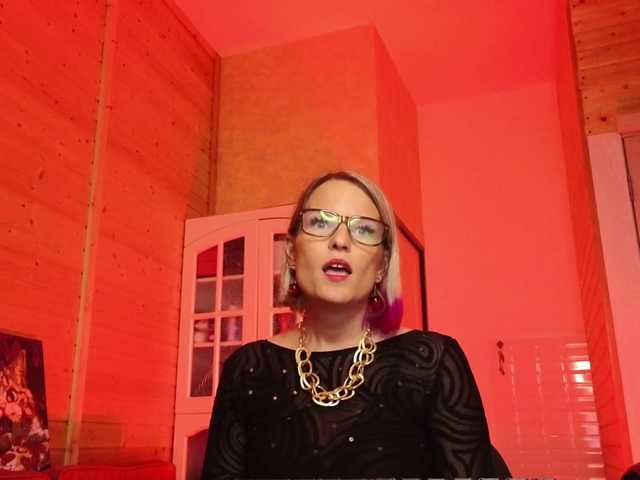 Findom_Lady_Shine webcam