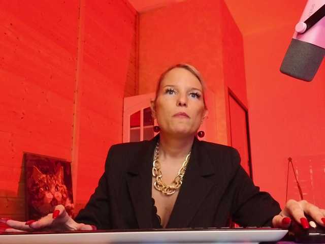 sweeteve050's BongaCams show and profile