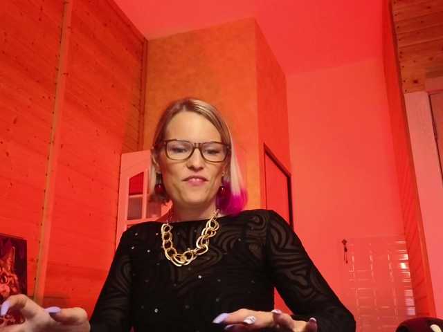 sweeteve050's BongaCams show and profile