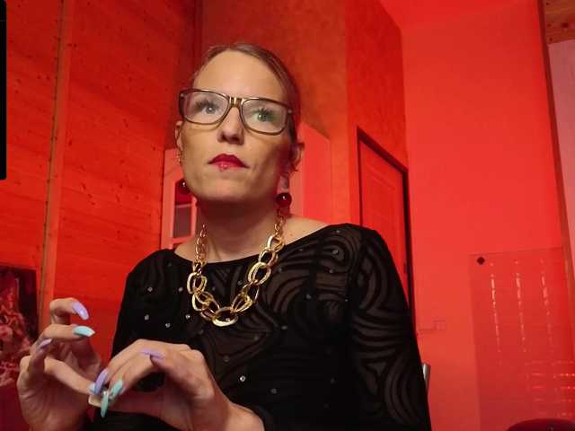 sweeteve050's BongaCams show and profile