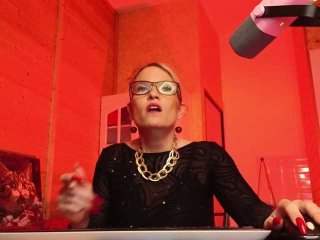 sweeteve050's BongaCams show and profile