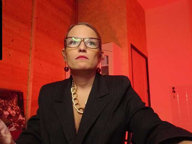 sweeteve050's BongaCams show and profile