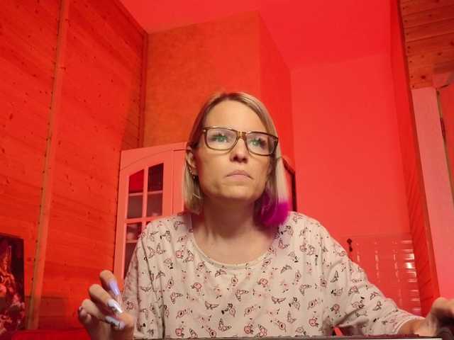 sweeteve050's BongaCams show and profile