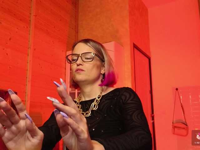 sweeteve050 live cam profile