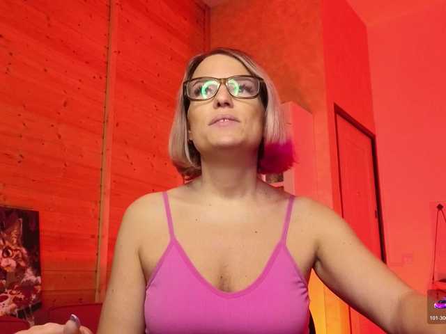 sweeteve050's BongaCams show and profile