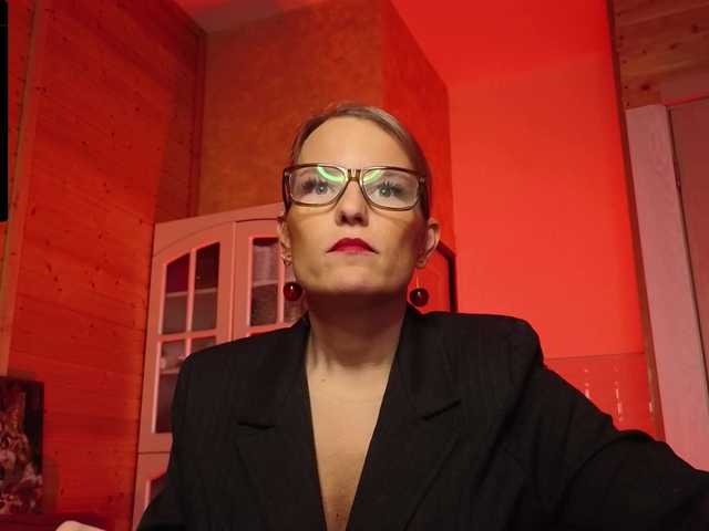 Findom_Lady_Shine webcam