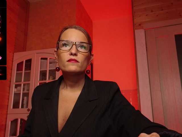 sweeteve050's BongaCams show and profile