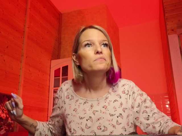 sweeteve050's BongaCams show and profile