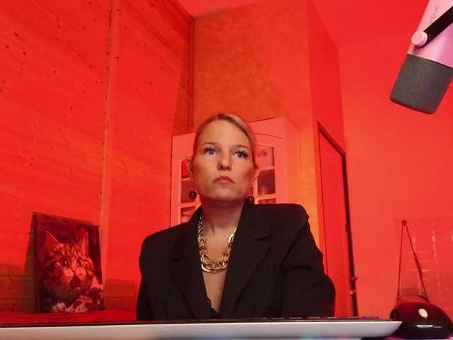 sweeteve050's BongaCams show and profile
