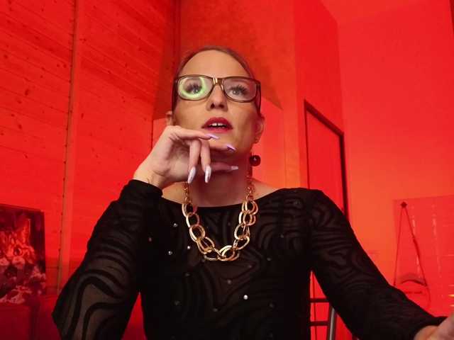 sweeteve050's BongaCams show and profile