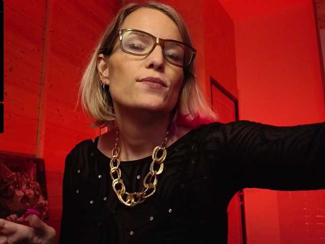 sweeteve050's BongaCams show and profile