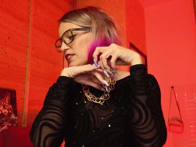 sweeteve050's BongaCams show and profile