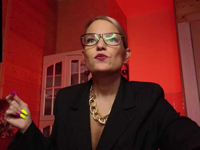 sweeteve050's BongaCams show and profile