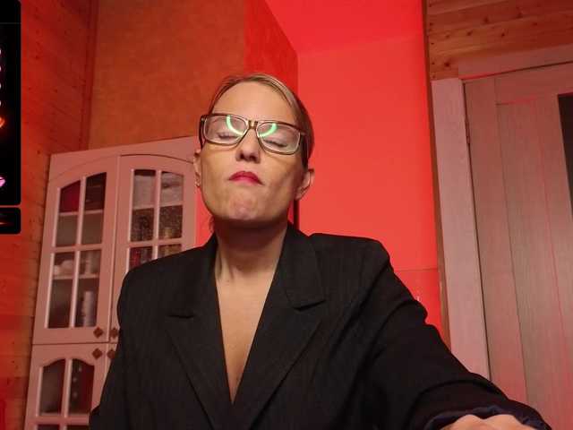 sweeteve050's BongaCams show and profile