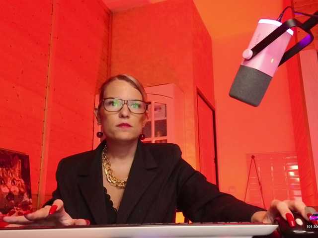 sweeteve050 Live Cam on BongaCams