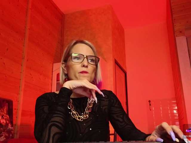 sweeteve050's BongaCams show and profile