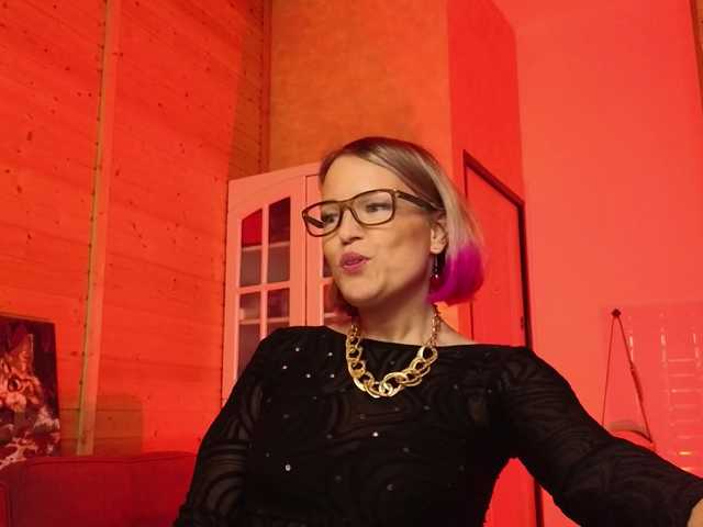 sweeteve050's BongaCams show and profile