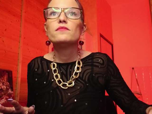 sweeteve050's BongaCams show and profile