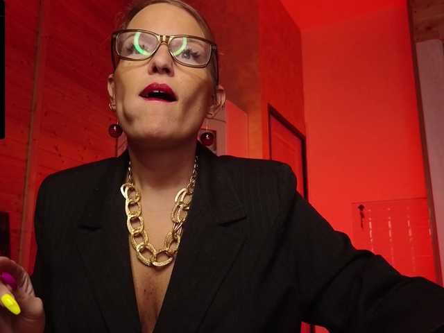 sweeteve050's BongaCams show and profile