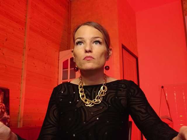 sweeteve050's BongaCams show and profile