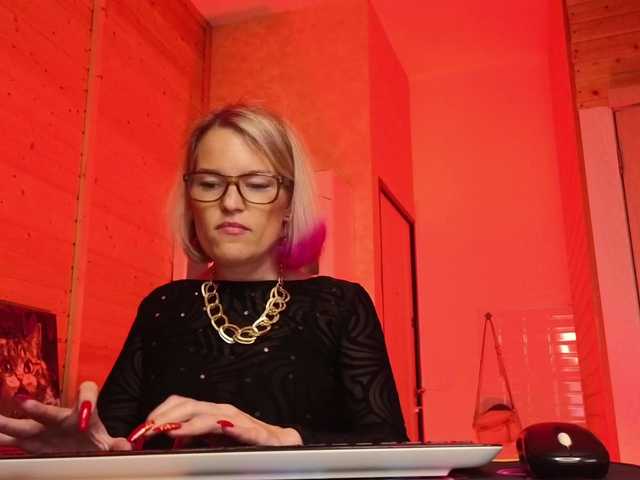 sweeteve050's BongaCams show and profile